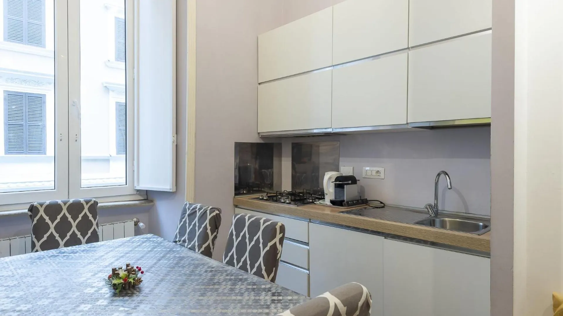 Apartment Luxury 3 Bedroom Flat By Interhome Rome